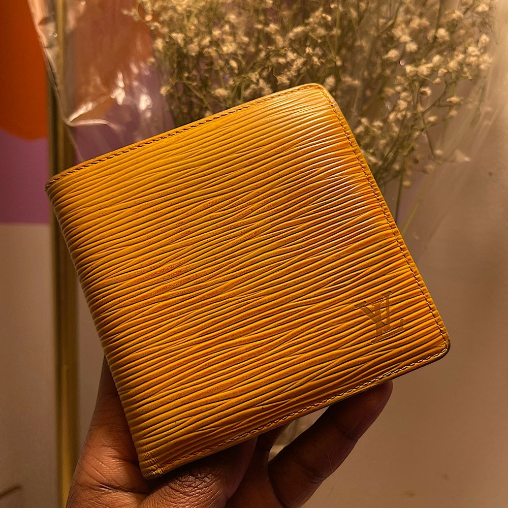 LOUIS VUITTON Vintage Epi Leather Bi Fold Wallet